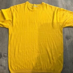 A yell shirt with a line pattern